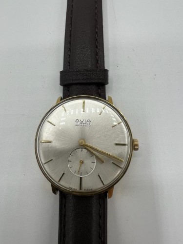 LOT:328 | CHRONOSPORT - a gentleman's chronograph bracelet watch together  with an Avia wrist watch.