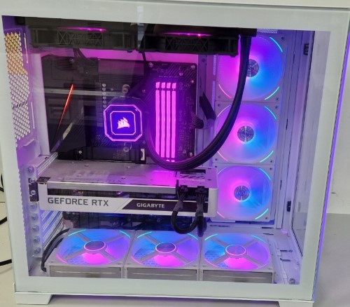 Ryzen 7 3800X/32GB Ram/1TB SSD/500GB SSD /Rtx 3070 8GB Vram/ AMD