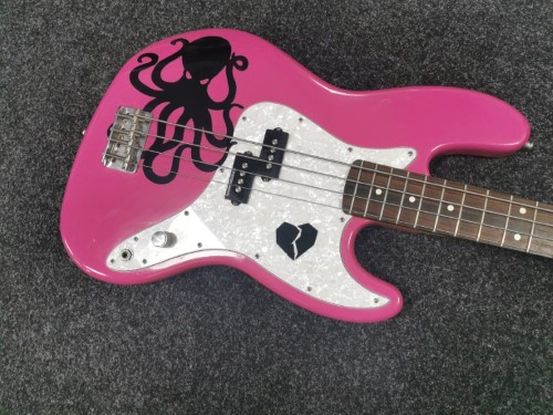 mark hoppus pink fender bass