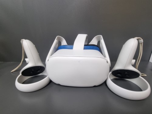 Meta/Oculus Quest 2 Vr Headset (With Controllers) White