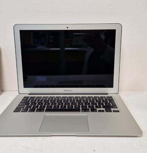 Apple (Apple Laptop) Apple, Macbook Air 7,2 /i5 5250U / 8GB