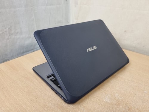 Asus Windows 10 Pro Notebook Laptop W202n Intel Celeron Cpu N3350 110ghz 4gb 64gb Ssd Blue 5044