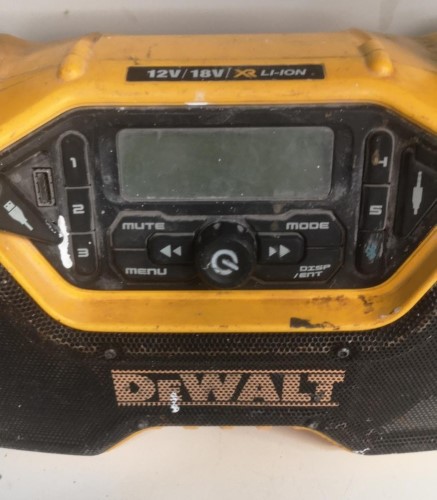 dcr029 dewalt radio