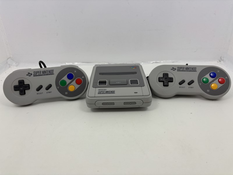 Nintendo store Entertainment System in Gray