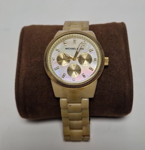 Michael kors watch in store hot sale