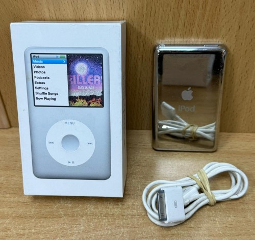 Apple iPod Apple iPod Classic 7th Gen 160GB | 046500108232 | Cash