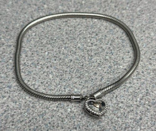 Pandora heart 2025 padlock bracelet