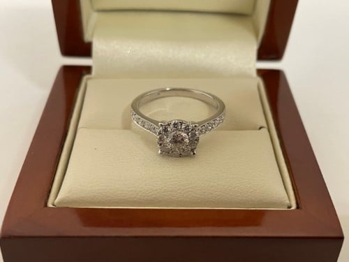 kays engagement ring in box