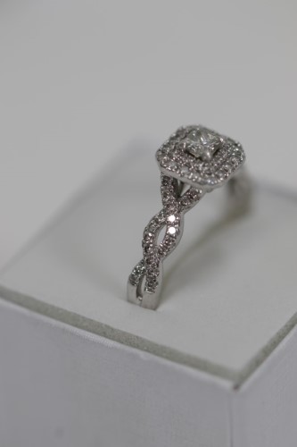 Vera wang discount diamond cluster ring