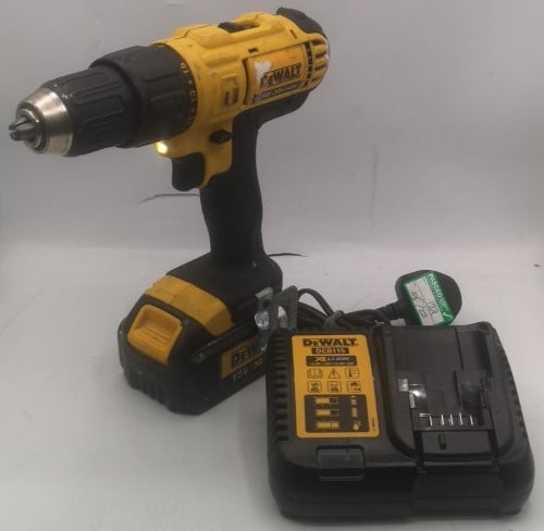 Dewalt dcd776 battery charger hot sale