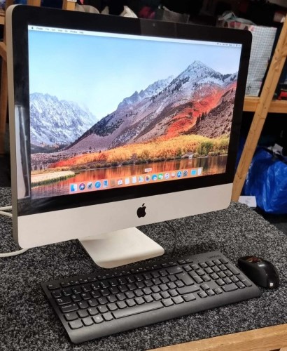 Apple iMac 21.5-Inch 2011 (With Wireless Mouse And Wired Keyboard