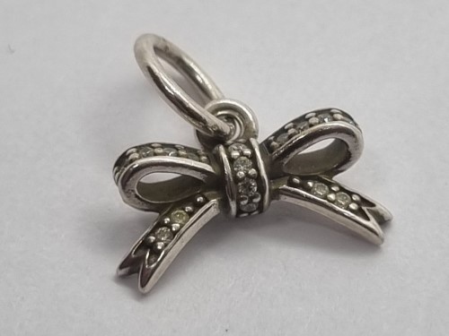 Pandora on sale bow pendant