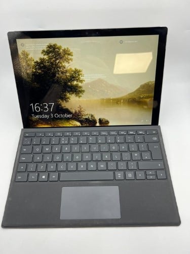 Microsoft 1756 Surface I5-7300u , 8gb Ram, 256 Gb Pro 5 