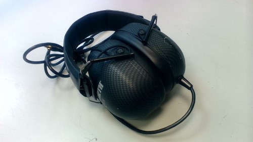 Stereo isolation online headphones