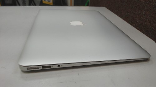 Apple Macbook Air 2015 8GB Ram / 128GB / 1.6GHz Intel Core i5