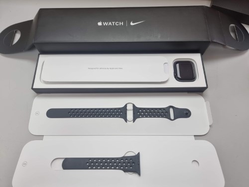 Apple watch series online 6 nike edition box