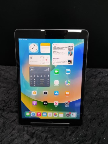 Apple A2602 iPad 9th Gen, 64GB, Battery Health 100% - Damaged Home ...