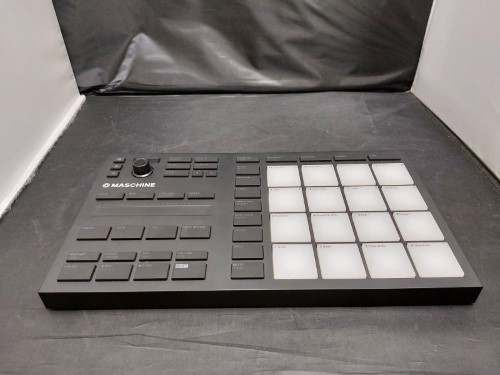 Native Instruments Maschine Mikro Mk3 Black | 048500332813 | Cash